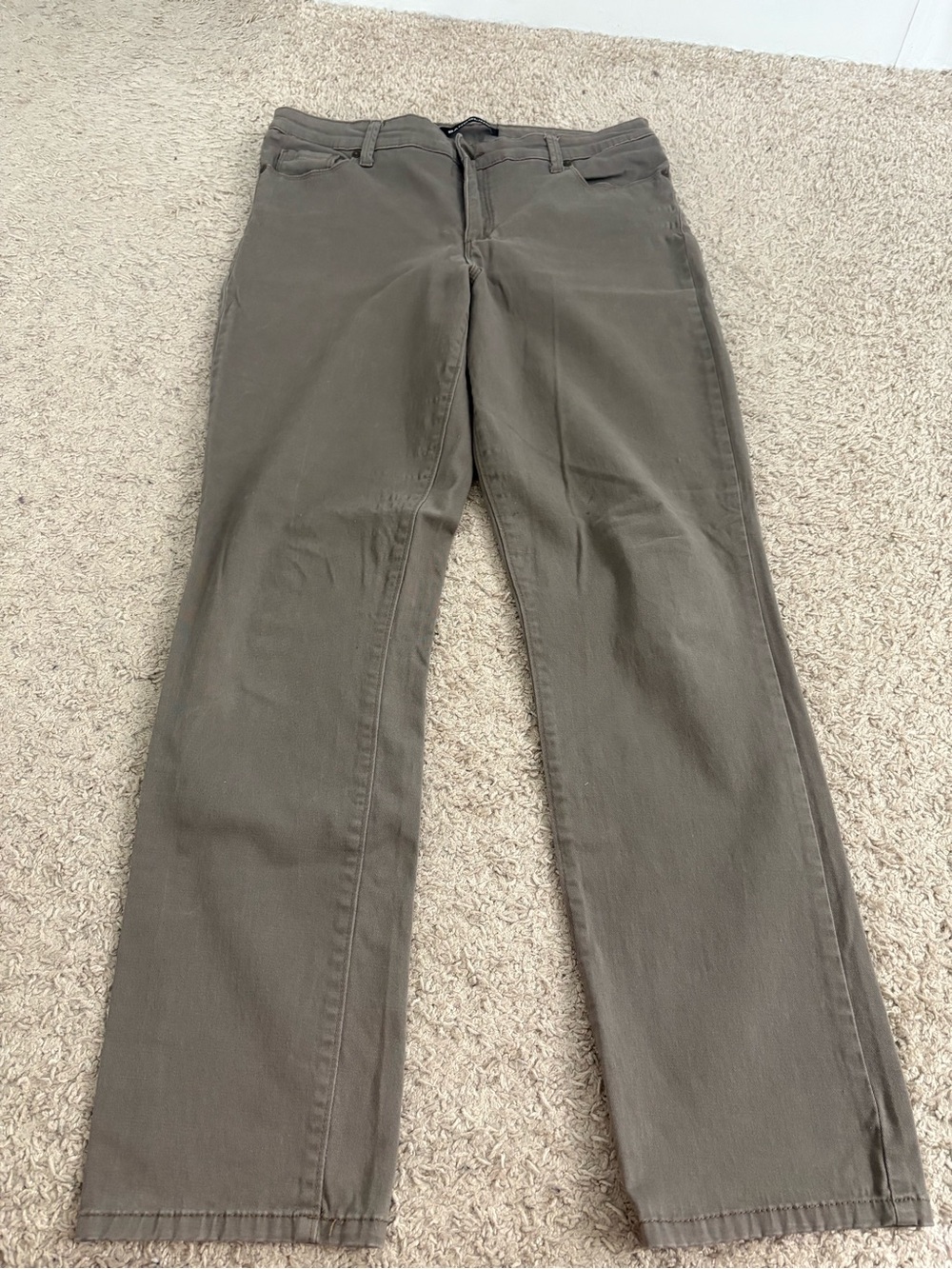 Bandolino Straight-Leg Jeans in Olive